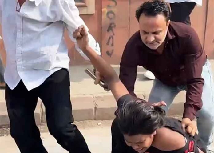 viral video of assault on protestor during CJP stir in Delhi
